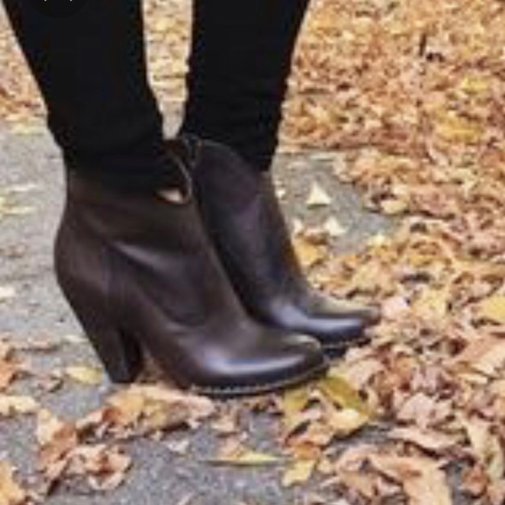 NWT Frye Madeline Short Boot